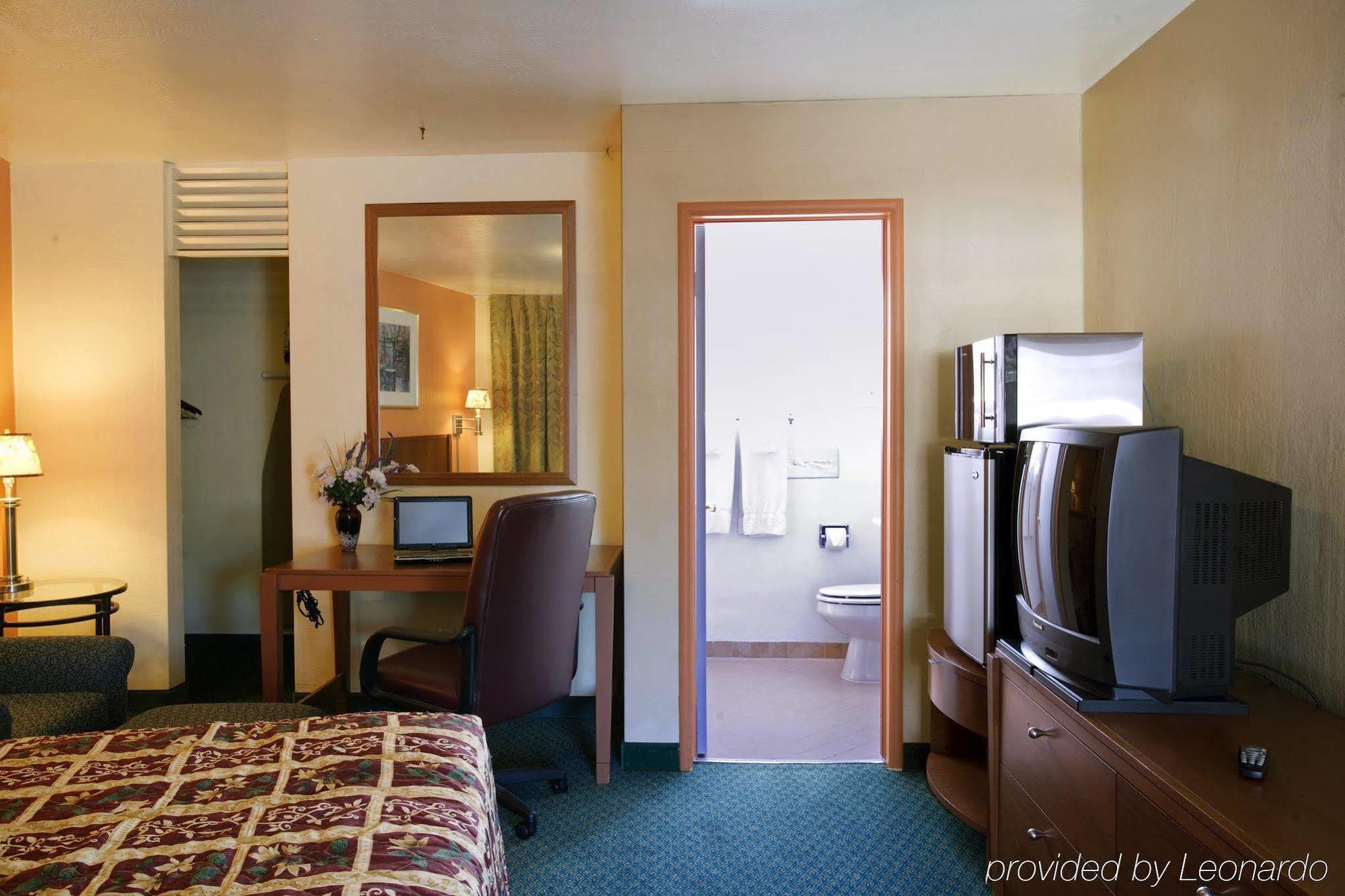 Americas Best Value Inn - Ливърмор Стая снимка
