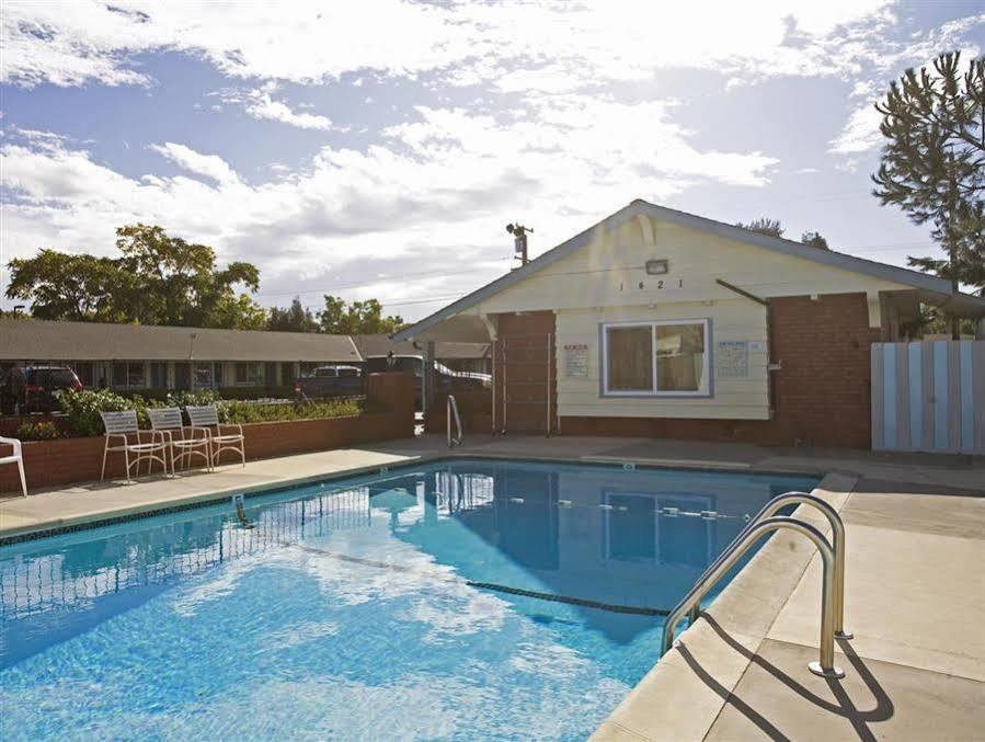 Americas Best Value Inn - Ливърмор Екстериор снимка